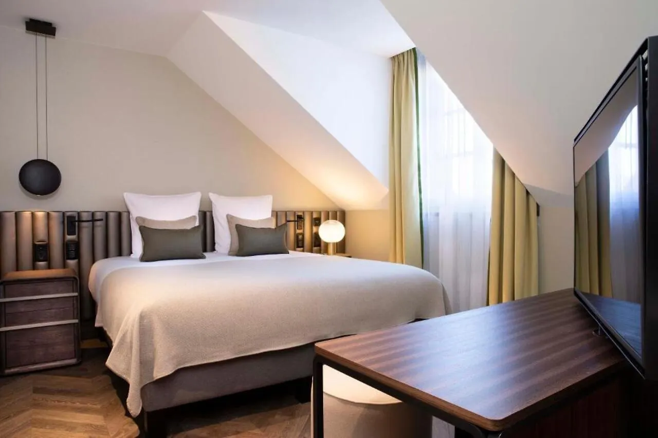 Hotel D Cenevre 4*,  İsviçre