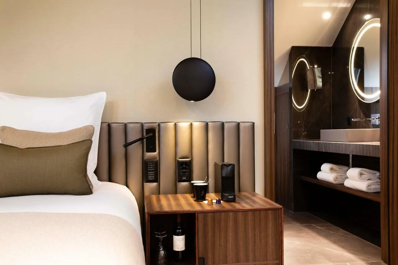 Hotel D Cenevre 4*,